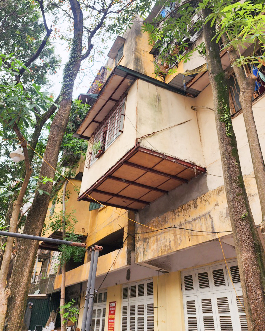 Tại Khu tập thể thành công, hầu hết các căn hộ đều được cơi nới, cải tạo thành chuồng cọp Tại Khu tập thể thành công, hầu hết các căn hộ đều được cơi nới, cải tạo thành chuồng cọp