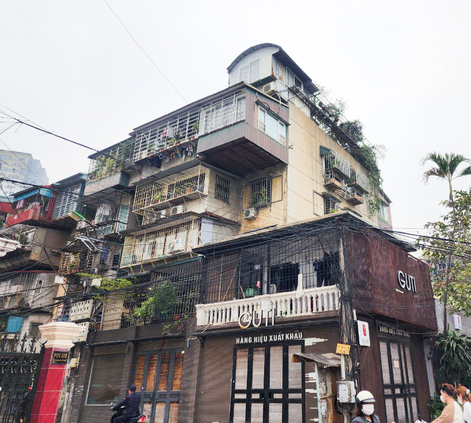 Những chuồng cọp sẽ được làm nơi phơi quần áo, nhà bếp, thậm chí nhà vệ sinh...thậm chí là phòng ngủ của gia đình. Những chuồng cọp sẽ được làm nơi phơi quần áo, nhà bếp, thậm chí nhà vệ sinh...thậm chí là phòng ngủ của gia đình.