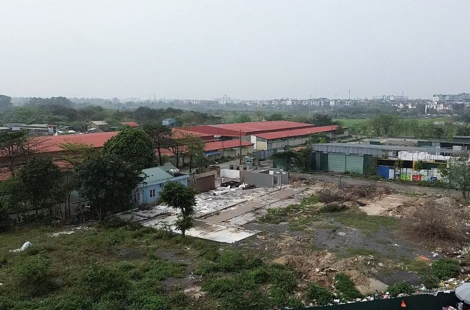 Dự án Khu Công viên văn hóa - vui chơi giải trí, thể thao Hà Đông được UBND tỉnh Hà Tây cũ phê duyệt quy hoạch trên địa bàn phường Hà Cầu và Kiến Hưng vào năm 1998, với diện tích khoảng 98 ha.