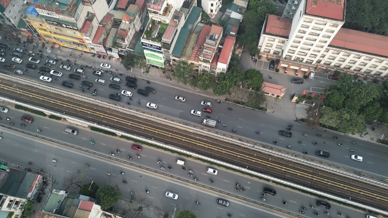 Các nhà máy nằm trên mảnh đất "vàng", khi gần Ngã Tư Sở và đường Vành đai 3, có đường sắt Cát Linh - Hà Đông đi qua. Các nhà máy nằm trên mảnh đất "vàng", khi gần Ngã Tư Sở và đường Vành đai 3, có đường sắt Cát Linh - Hà Đông đi qua.