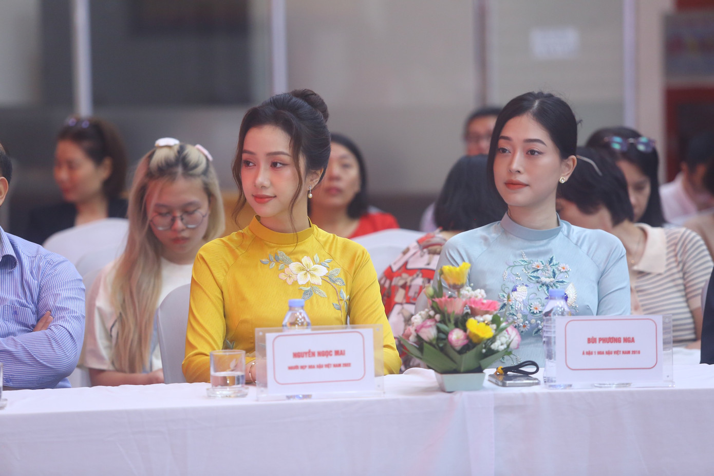 Người đẹp Nhân ái Nguyễn Ngọc Mai và Á hậu Bùi Phương Nga. - Ảnh: Duy Phạm