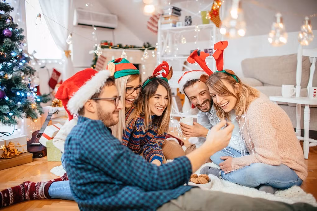 Việc có người yêu giả chỉ là giải pháp tình thế để đối phó với gia đình. Ảnh: LovetoKnow