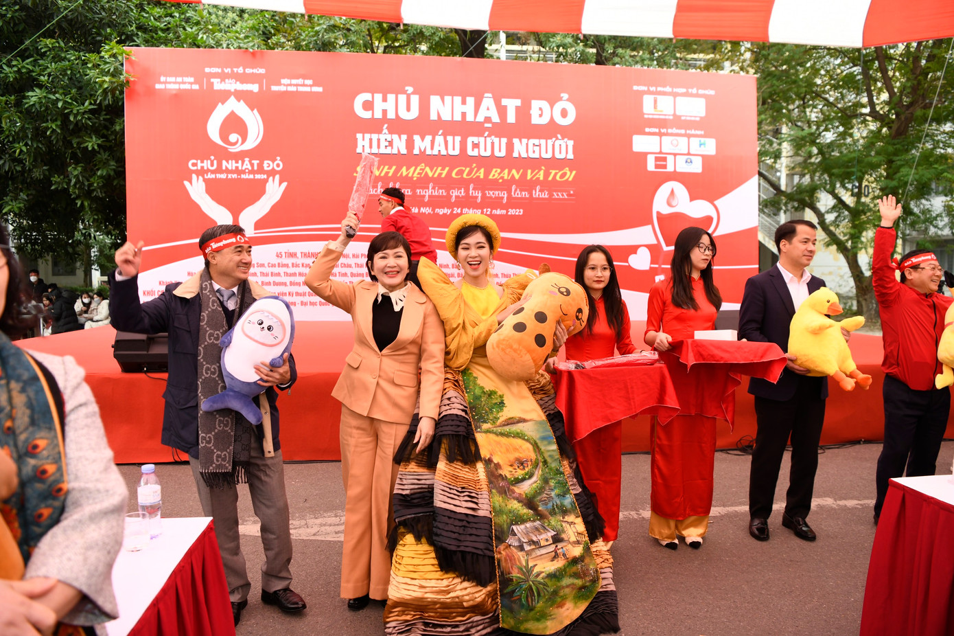 Chủ Nhật Đỏ lần thứ XVI năm 2024: Những giọt máu hồng ấm nồng Giáng sinh ảnh 40