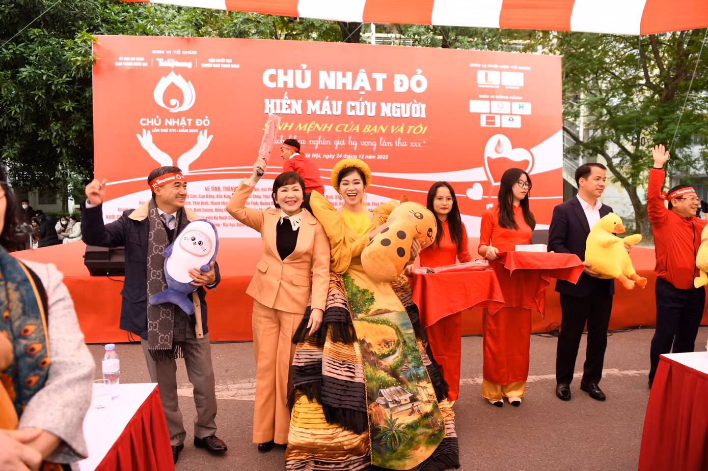 Chủ Nhật Đỏ lần thứ XVI năm 2024: Những giọt máu hồng ấm nồng Giáng sinh ảnh 40