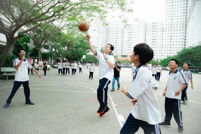 Dù có thành tích siêu khủng, nhưng Nam Long vẫn là một đội viên tiêu biểu, tích cực tham gia các hoạt động của trường, thành phố. Ảnh: BTC