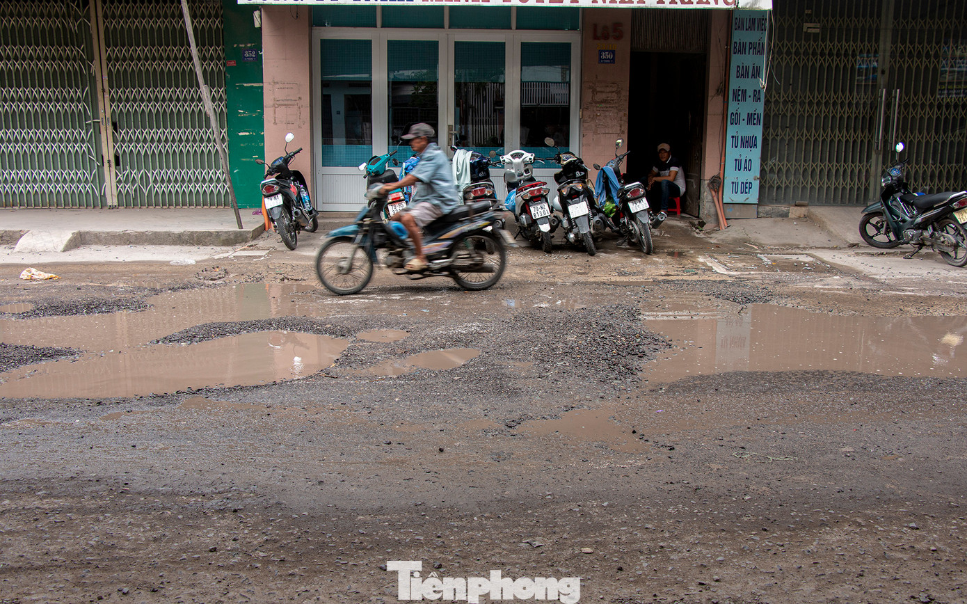 Dự án thông xe không chỉ giải quyết nhu cầu cấp thiết ở "điểm nghẽn" nút giao thông đường 23 Tháng 10 với đường sắt Bắc - Nam, mà còn là sự mong mỏi của người dân ở khu vực dự án. "Sáu năm dự án thi công không chỉ gia đình tôi chịu khổ mà hàng chục hộ khác vì nắng thì bụi bay mù mịt, mưa thì lầy lội. Hy vọng sau khi thông xe, chính quyền sẽ cho thi công rốt ráo các hạng mục phụ để trả lại cuộc sống bình thường cho người dân", ông Hòa, người dân ở khu vực dự án mong mỏi.