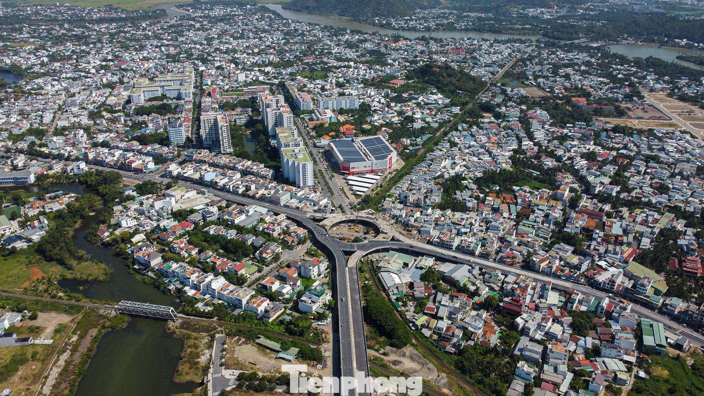 Dự án nút giao thông Ngọc Hội được thực hiện theo hình thức BT (xây dựng - chuyển giao), có tổng mức đầu tư hơn 1.350 tỷ đồng, trong đó giá trị dự án BT theo hợp đồng hơn 1.250 tỷ đồng. Dự án được khởi công cuối năm 2017 và dự kiến hoàn thành vào cuối năm 2019, tuy nhiên đến nay vẫn chưa hoàn thành vì nhiều lý do.