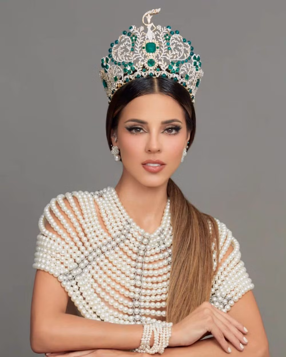 Đương kim Miss Grand International 2023 Luciana Fuster người Peru.