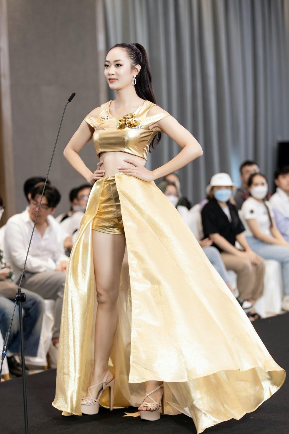 Như Quỳnh đến từ Gia Lai và là người mẫu tự do, cô từng lọt Top 5 Hoa khôi Thủ đô, giành giải Người đẹp Áo dài 2019 và lọt Top 37 Miss World Vietnam 2022.