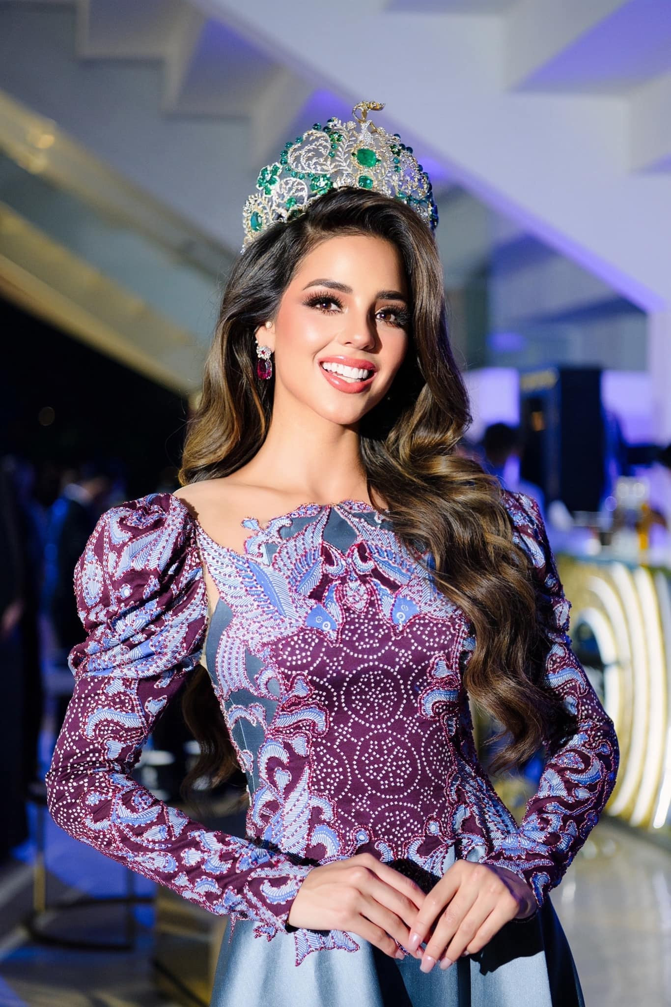 Đương kim Miss Grand International 2023 Luciana Fuster người Peru.