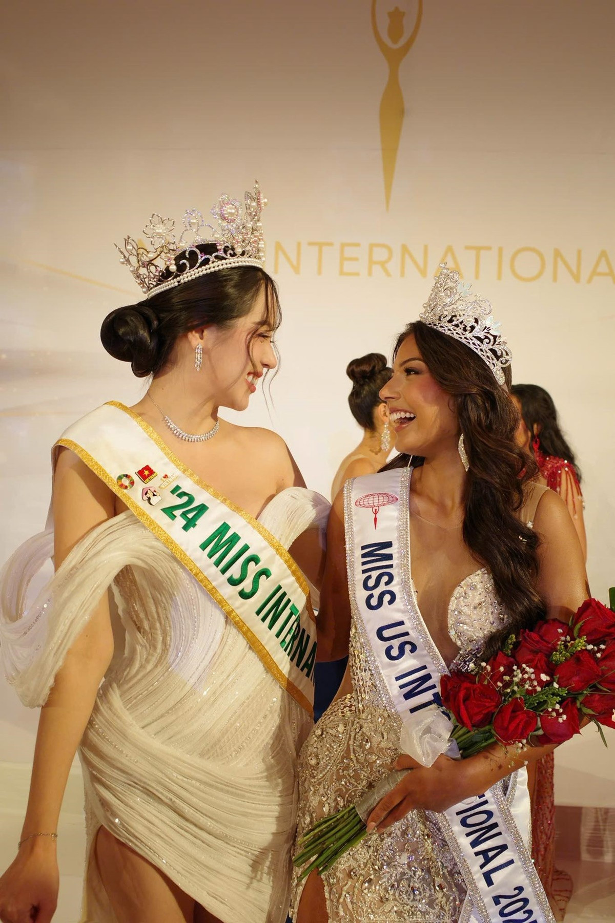Hoa hậu Thanh Thủy và tân Hoa hậu Quốc tế Mỹ (Miss US International) 2025.