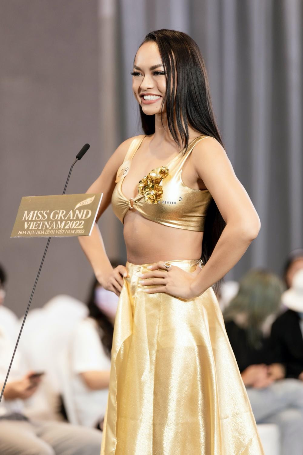 Mai Ngô sinh năm 1995, được biết đến với vai trò là người mẫu, vũ công và gần đây là rapper.