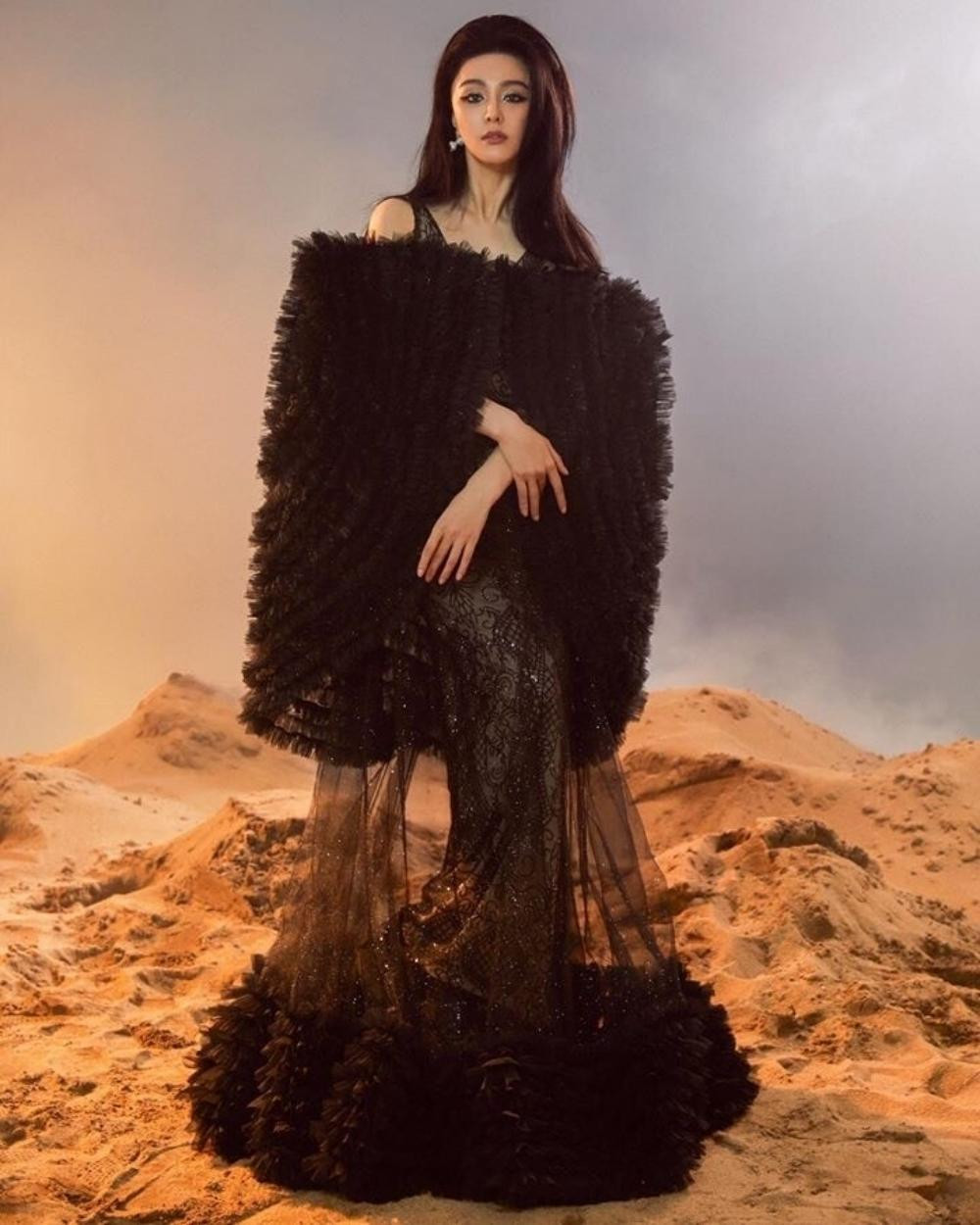 Một thiết kế của NTK Tuyết Lê trị giá 80.000 đô la (khoảng hơn 1.8 tỉ đồng) từng được Phạm Băng Băng mặc trên tạp chí Wonderland Trung số tháng 3 năm 2020.