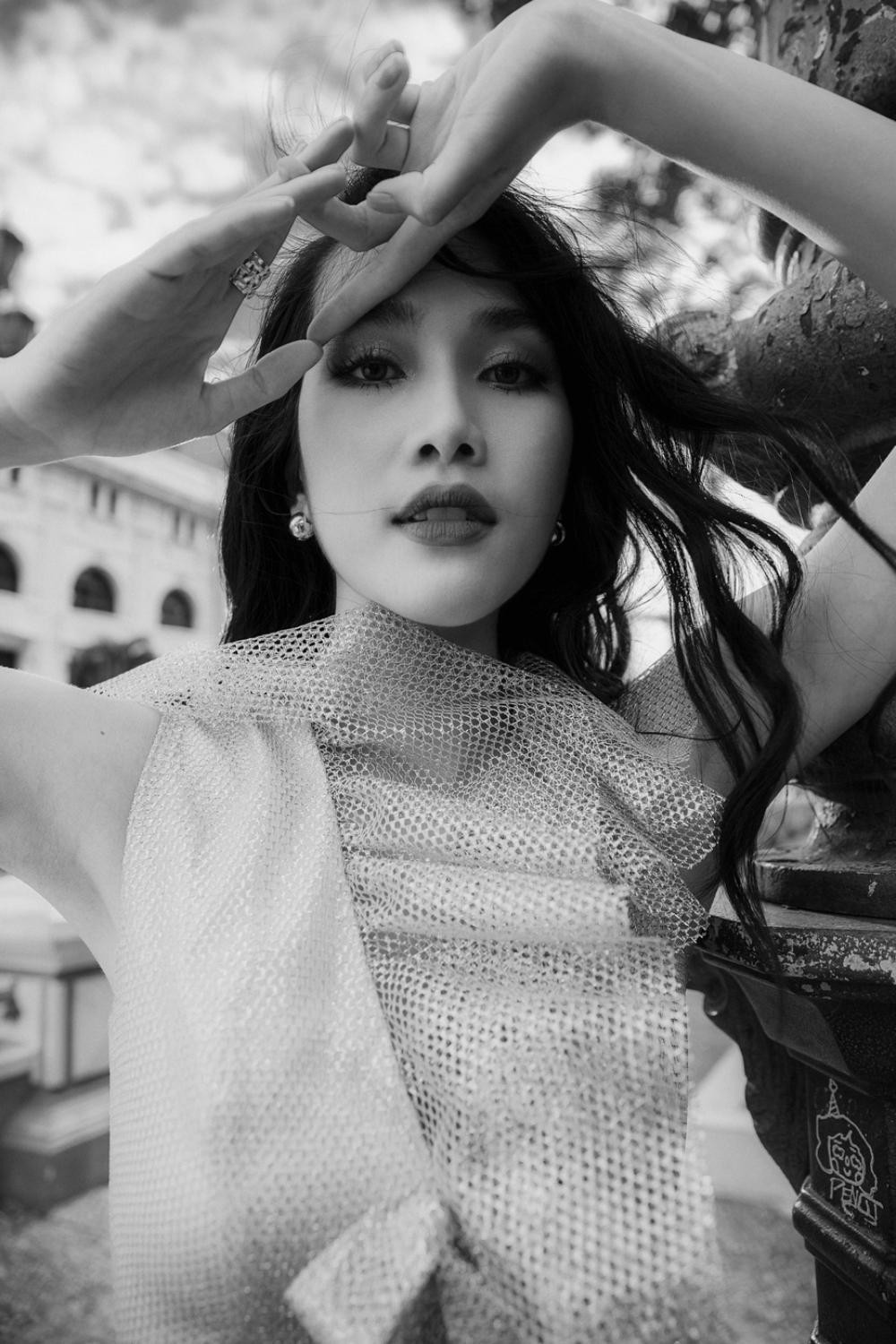 Netizen xuýt xoa với loạt ảnh street style sành điệu như fashionista của Á hậu Phương Anh ảnh 1