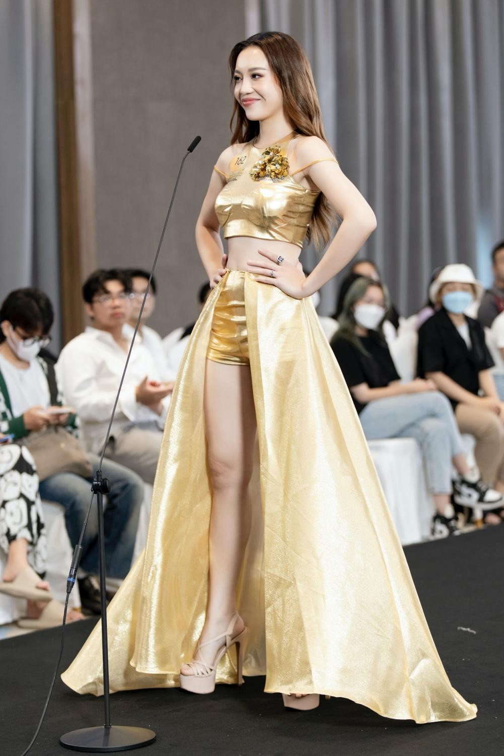 Sinh năm 2000, Nguyễn Thị Thùy Vi hiện sở hữu hơn 100K lượt theo dõi trên Facebook.