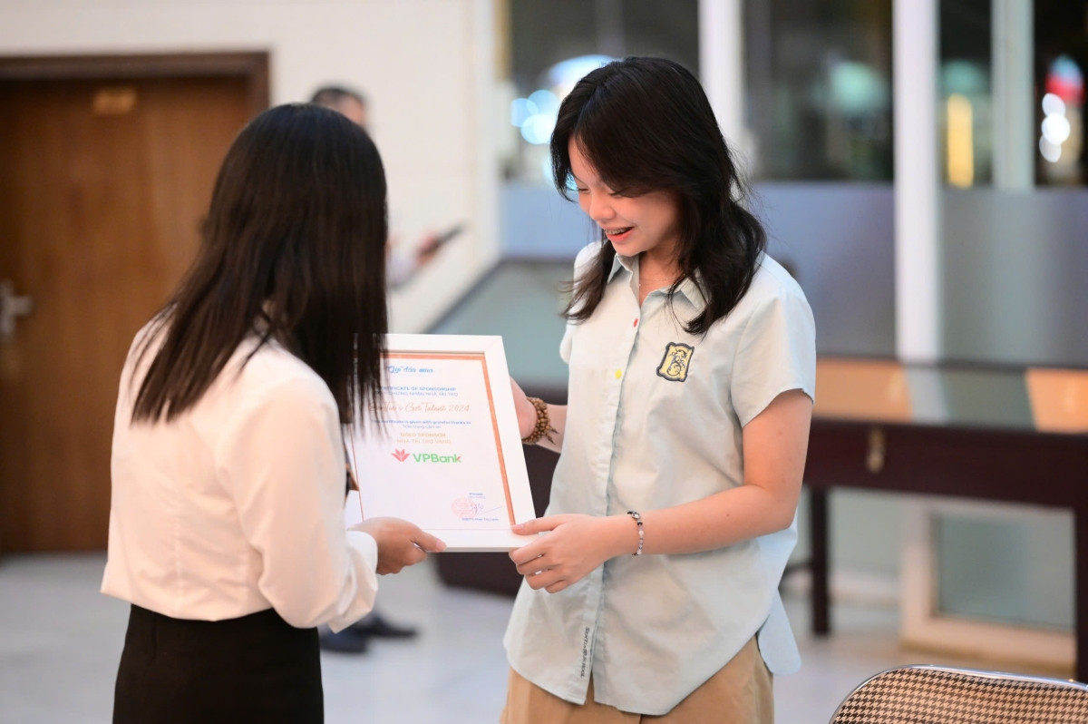 Hà An gửi lời cảm ơn đến các nhà tài trợ của sự kiện SenTia’s Got Talent 2024.