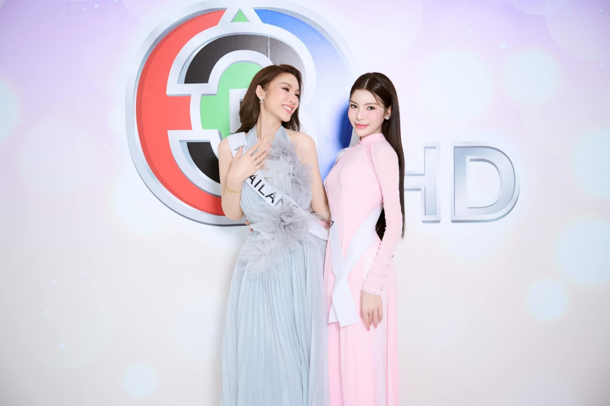 Tường San khoe sắc vóc bên cạnh đại diện nước chủ nhà Thái Lan.