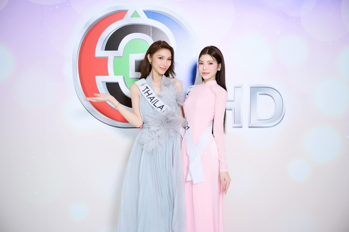 Tường San khoe sắc vóc bên cạnh đại diện nước chủ nhà Thái Lan.