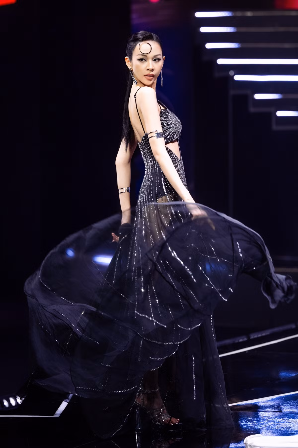 Người đẹp Phí Phương Anh.