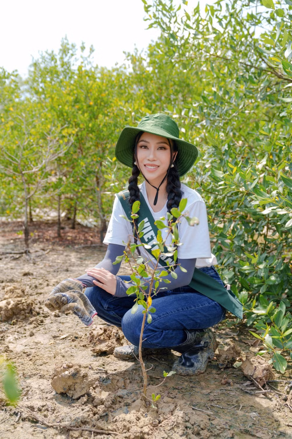 Đại diện Việt Nam - Hoa hậu Đỗ Thị Lan Anh.
