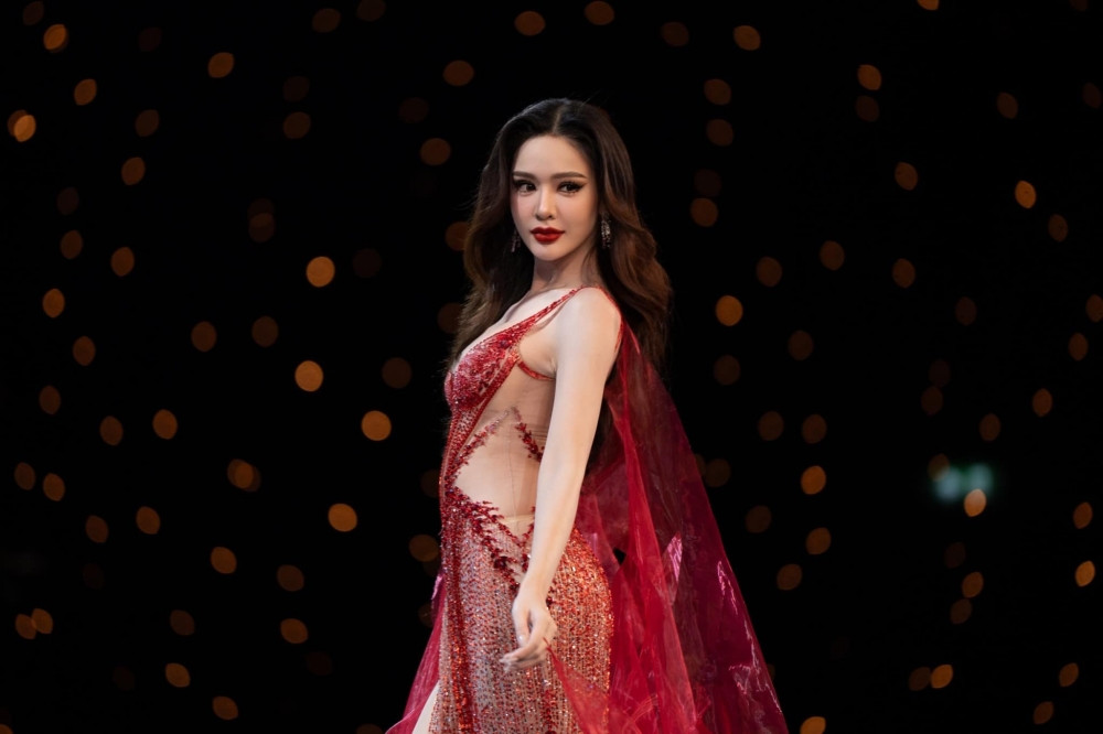 Malin Chara-anan trong đêm Bán kết của cuộc thi.