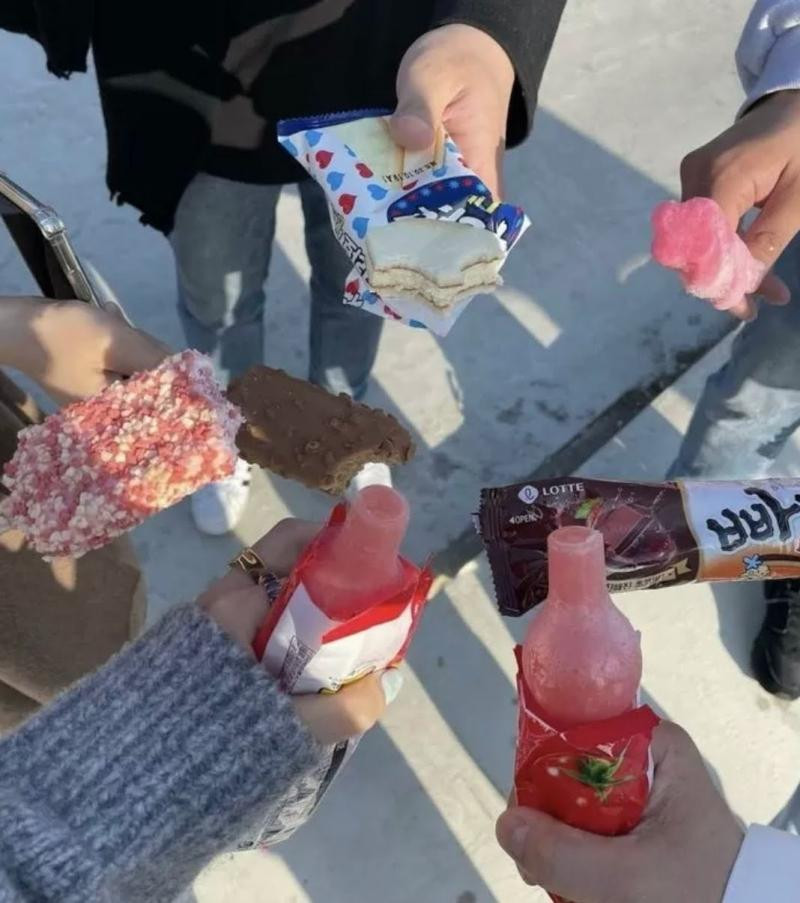 Bức ảnh khiến Jennie bị cáo buộc vi phạm quy tắc giãn cách xã hội. Bức ảnh khiến Jennie bị cáo buộc vi phạm quy tắc giãn cách xã hội.