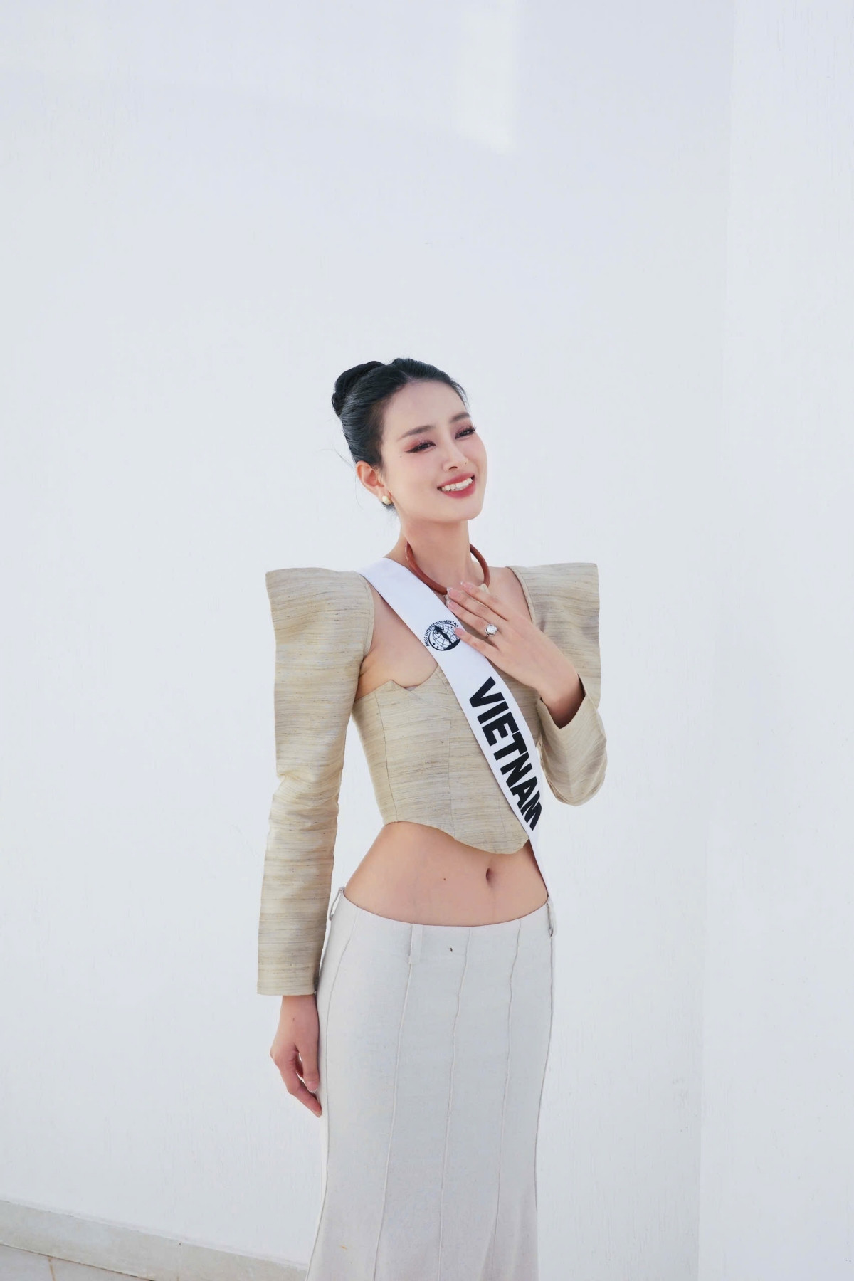 Trang phục của Khánh Linh tại vòng phỏng vấn kín. Trang phục của Khánh Linh tại vòng phỏng vấn kín.