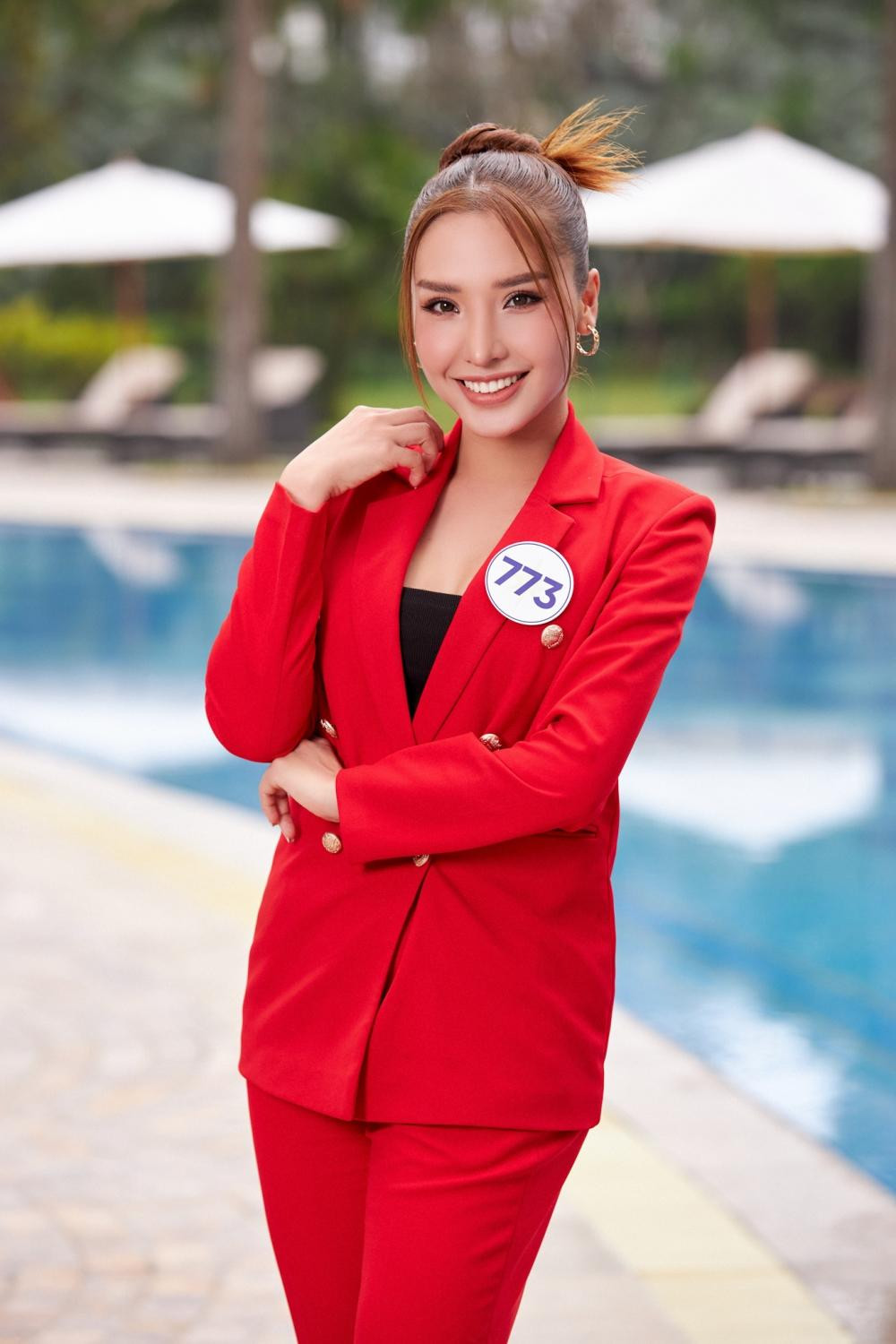 Nguyễn Đình Khánh Phương (Khánh Hòa), người đẹp từng là Á hậu 2 Hoa hậu Biển Việt Nam 2016 và lọt Top 25 tại Miss Supranational 2017. Nguyễn Đình Khánh Phương (Khánh Hòa), người đẹp từng là Á hậu 2 Hoa hậu Biển Việt Nam 2016 và lọt Top 25 tại Miss Supranational 2017.