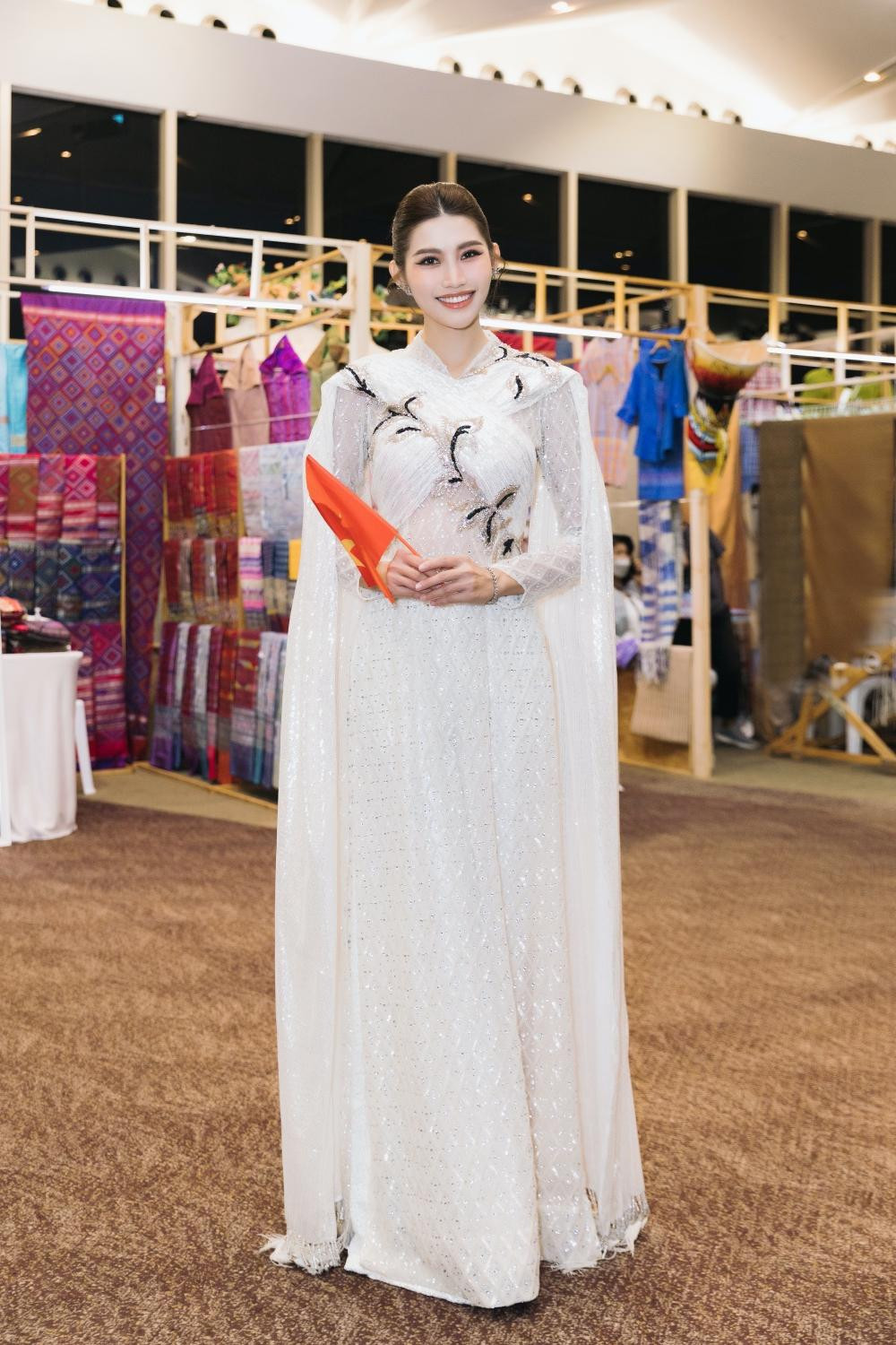 Á hậu Chế Nguyễn Quỳnh Châu Á hậu Chế Nguyễn Quỳnh Châu