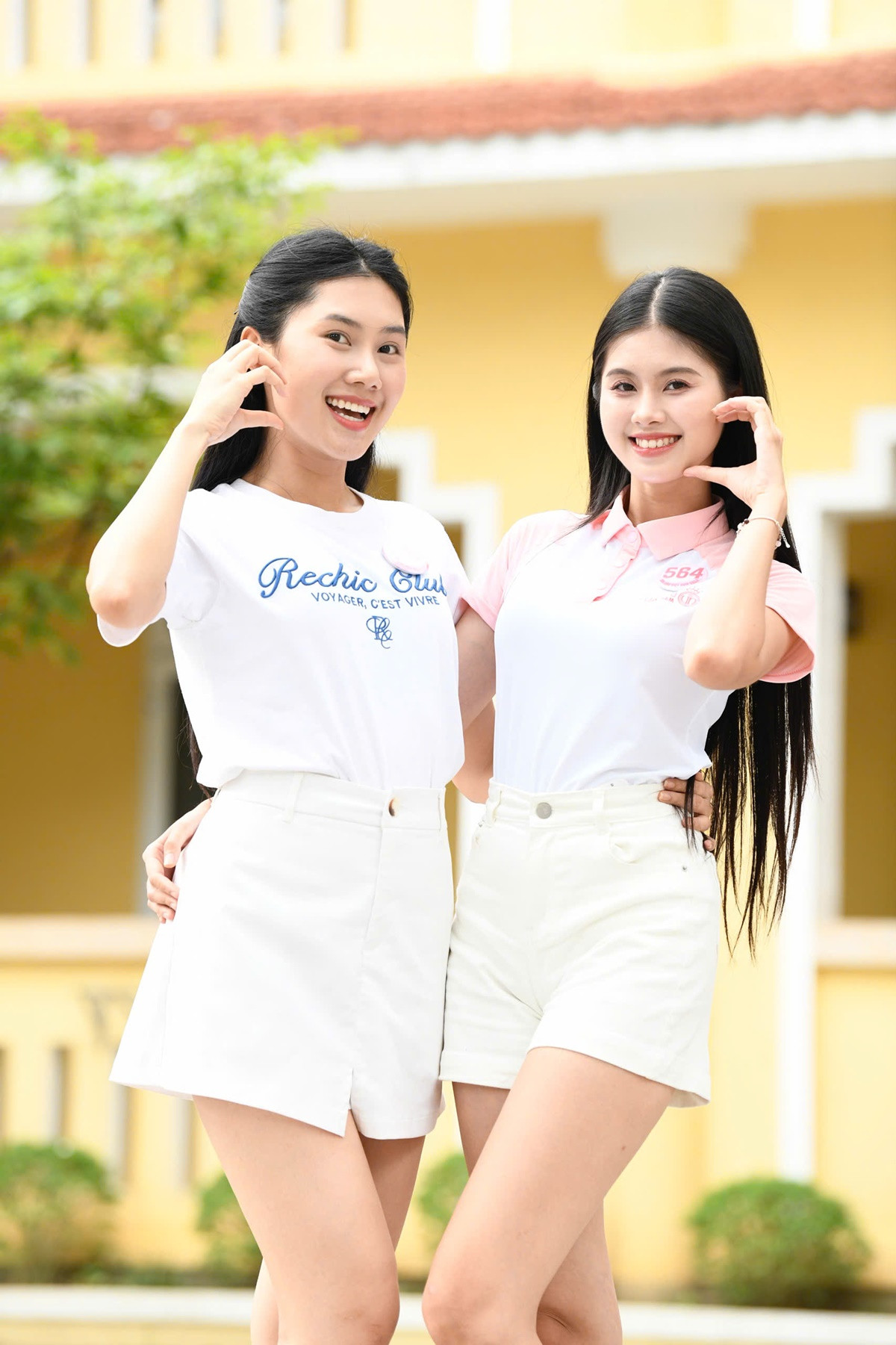 Thí sinh Bùi Thùy Nhiên (phải) và Võ Đoàn Bảo Hà (trái). Thí sinh Bùi Thùy Nhiên (phải) và Võ Đoàn Bảo Hà (trái).