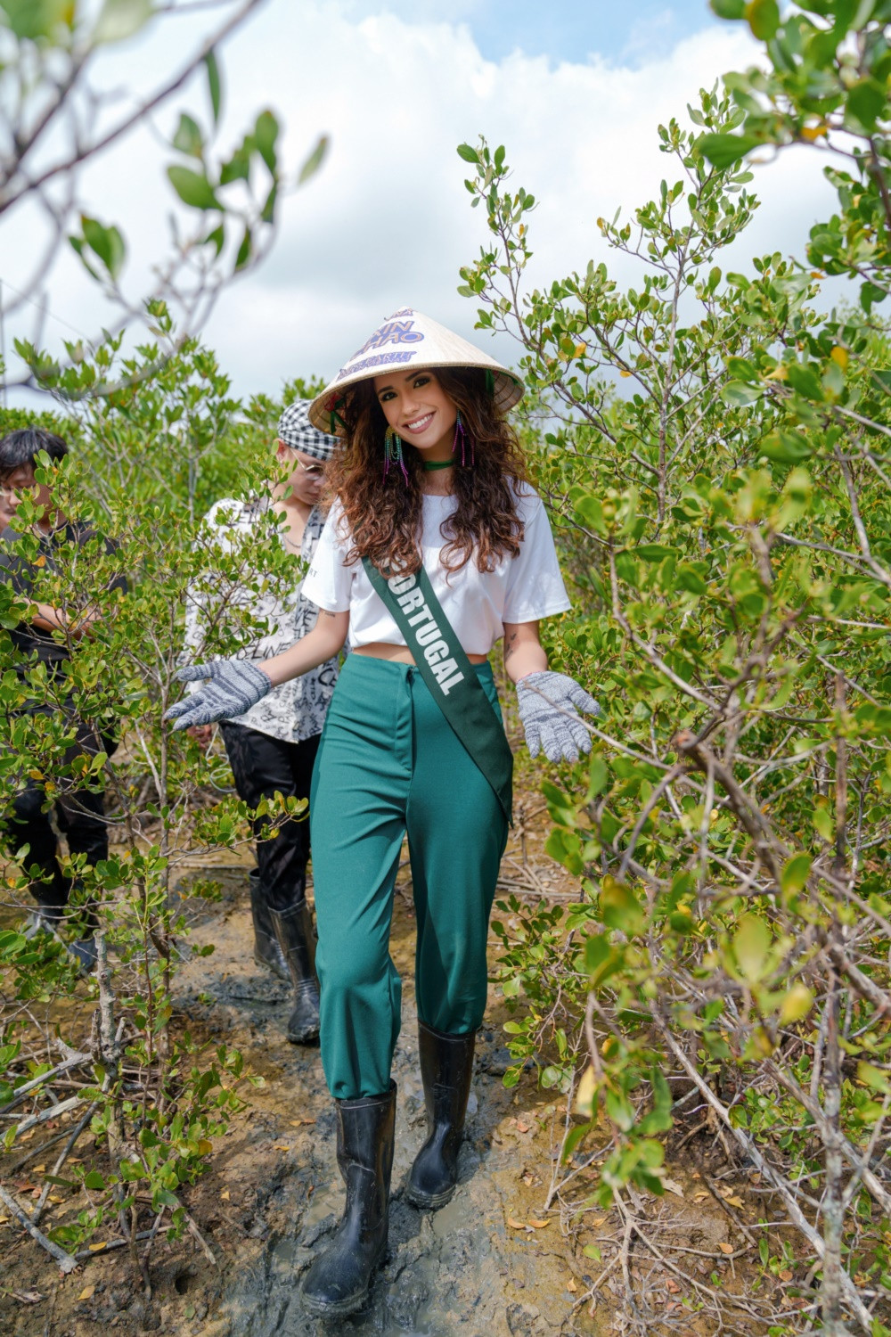 Hoa hậu Trái Đất Bồ Đào Nha 2023 Carlota Lobo. Hoa hậu Trái Đất Bồ Đào Nha 2023 Carlota Lobo.