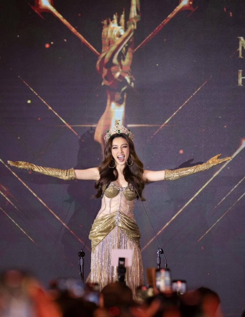 Hoa hậu Thùy Tiên tái hiện lại màn hô tên ấn tượng. Hoa hậu Thùy Tiên tái hiện lại màn hô tên ấn tượng.