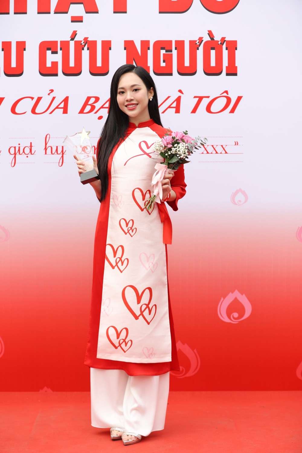 Á hậu Trinh Thùy Linh