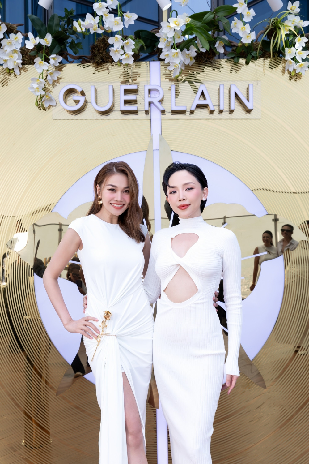 Thanh Hằng chụp hình cùng ca sĩ Tóc Tiên tại sự kiện. Thanh Hằng chụp hình cùng ca sĩ Tóc Tiên tại sự kiện.