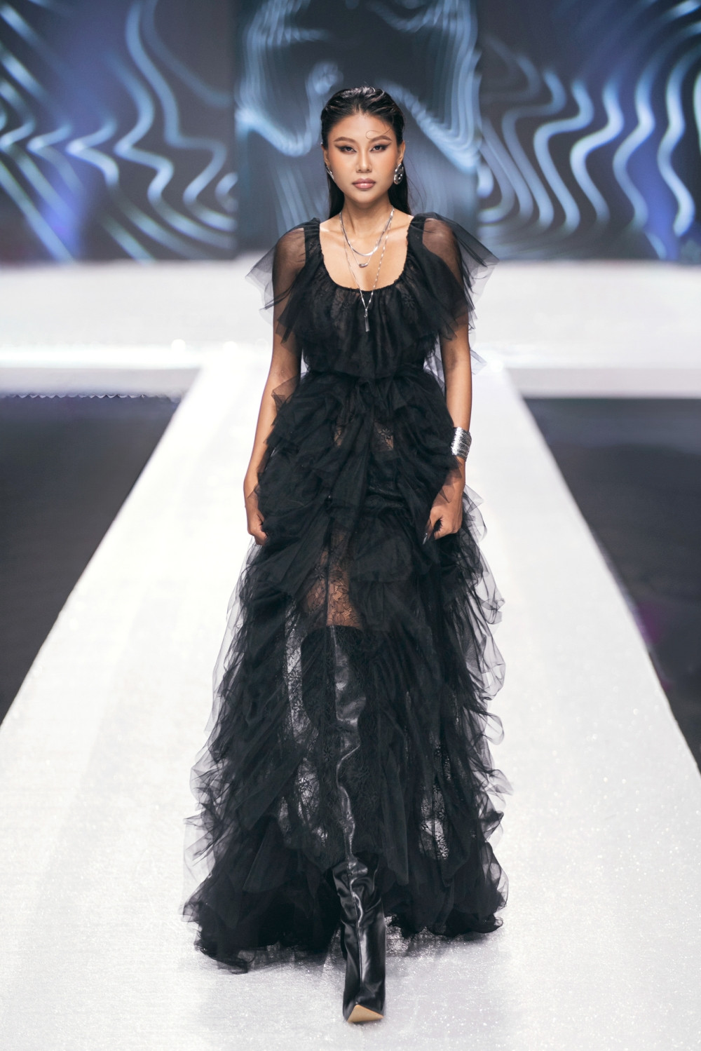 Á hậu Thạch Thu Thảo rất được yêu thích trên các sàn diễn thời trang.