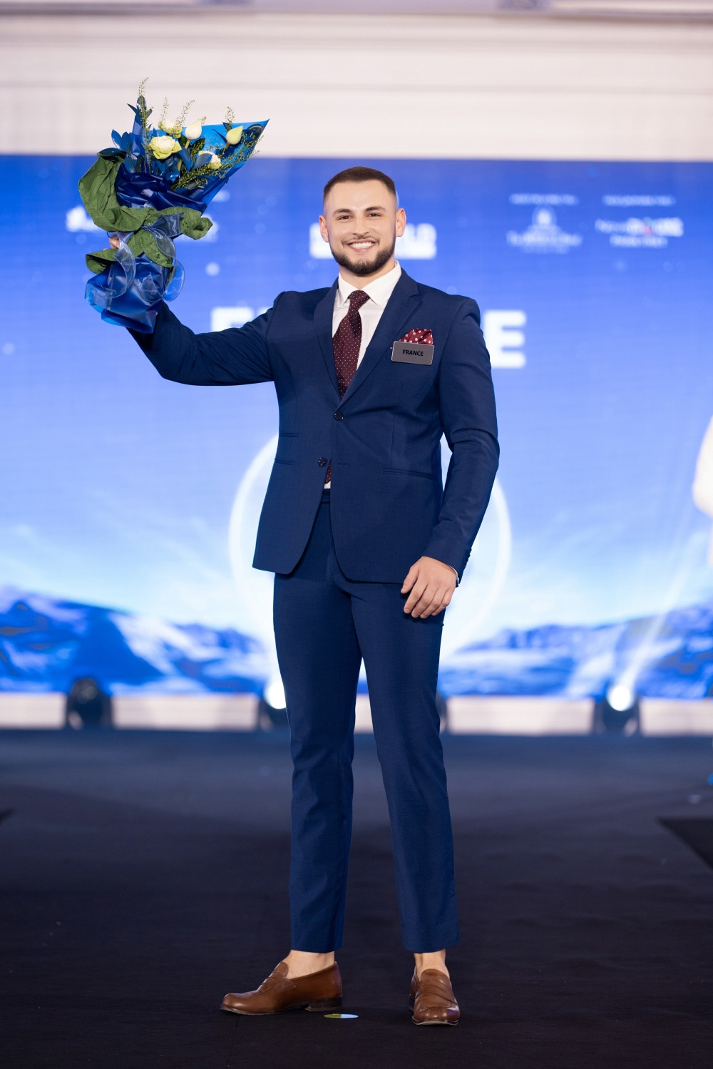 Nam vương Venezuela và Nam vương Pháp. Nam vương Venezuela và Nam vương Pháp.