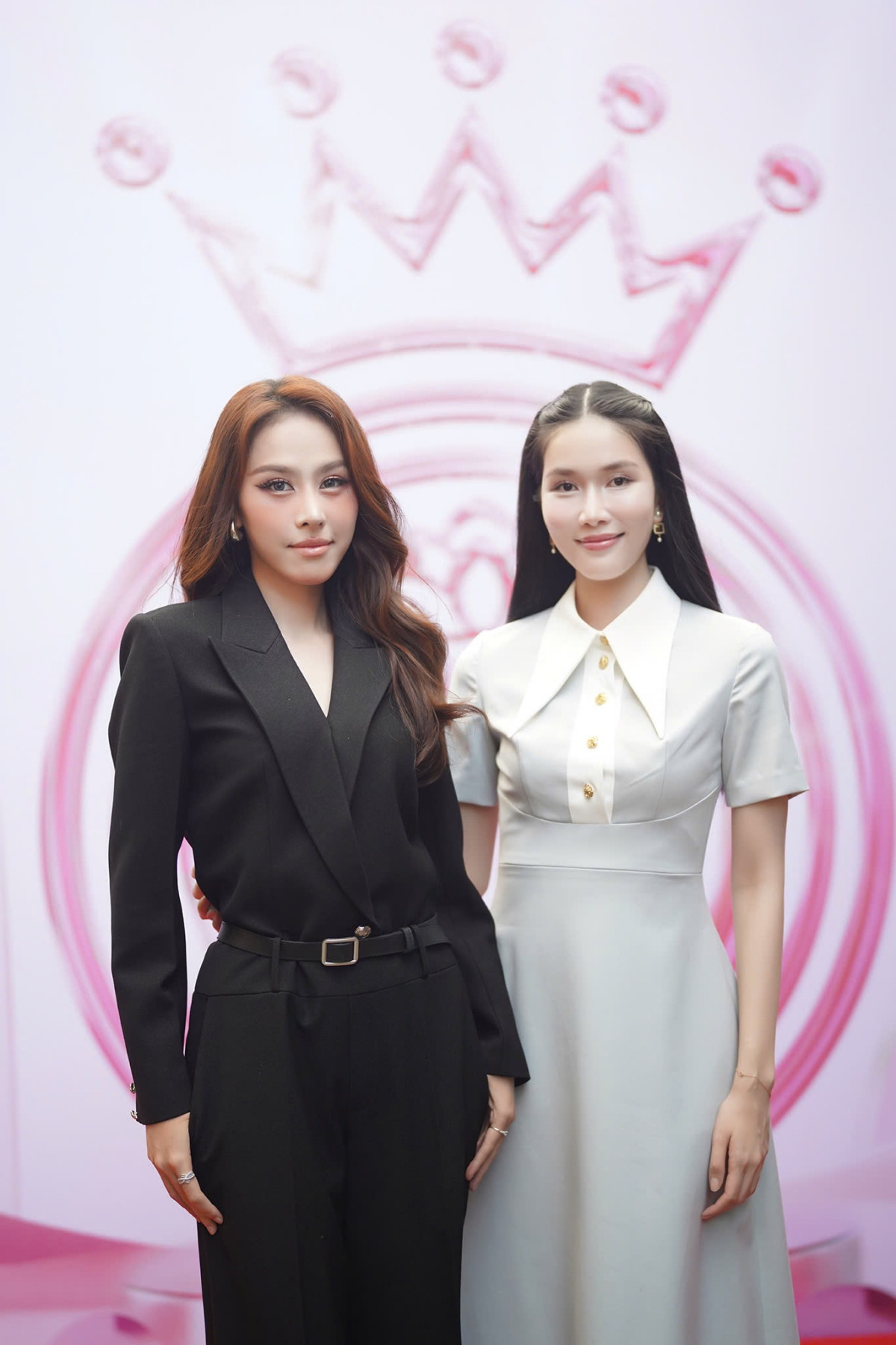 Á hậu Ngọc Hằng và Á hậu Phương Anh thân thiết tại sự kiện. Á hậu Ngọc Hằng và Á hậu Phương Anh thân thiết tại sự kiện.