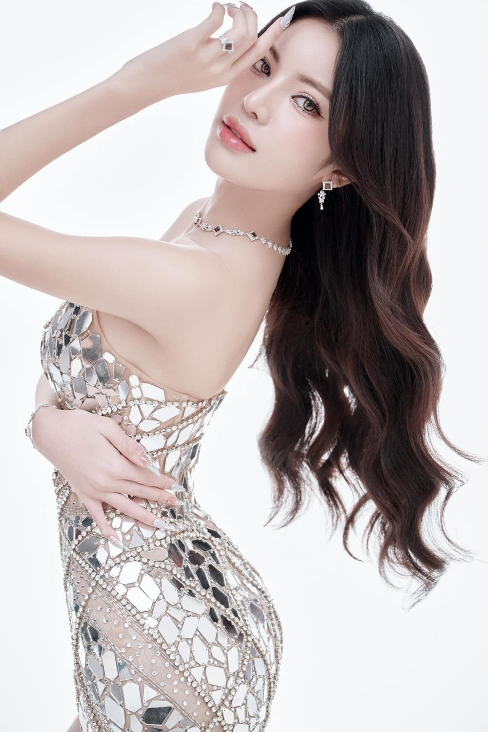 Nhan sắc ấn tượng của Tường San trong bộ ảnh trước thềm đến với cuộc thi quốc tế.