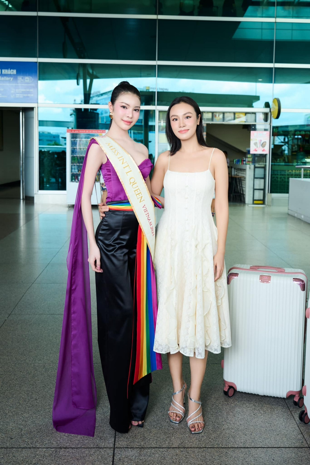 Tường San và Á hậu Thủy Tiên - Mentor của Tường San trong Đại Sứ Hoàn Mỹ 2023.