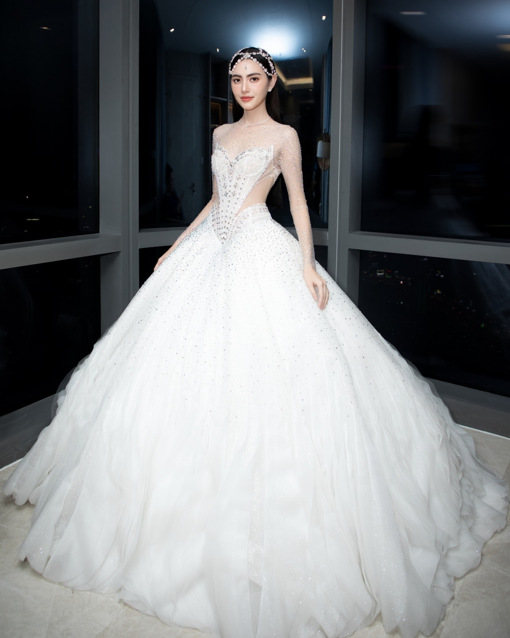 Mai Davika từng đảm nhận vai trò veddette trong buổi ra mắt BST Aluminium. Mai Davika từng đảm nhận vai trò veddette trong buổi ra mắt BST Aluminium.