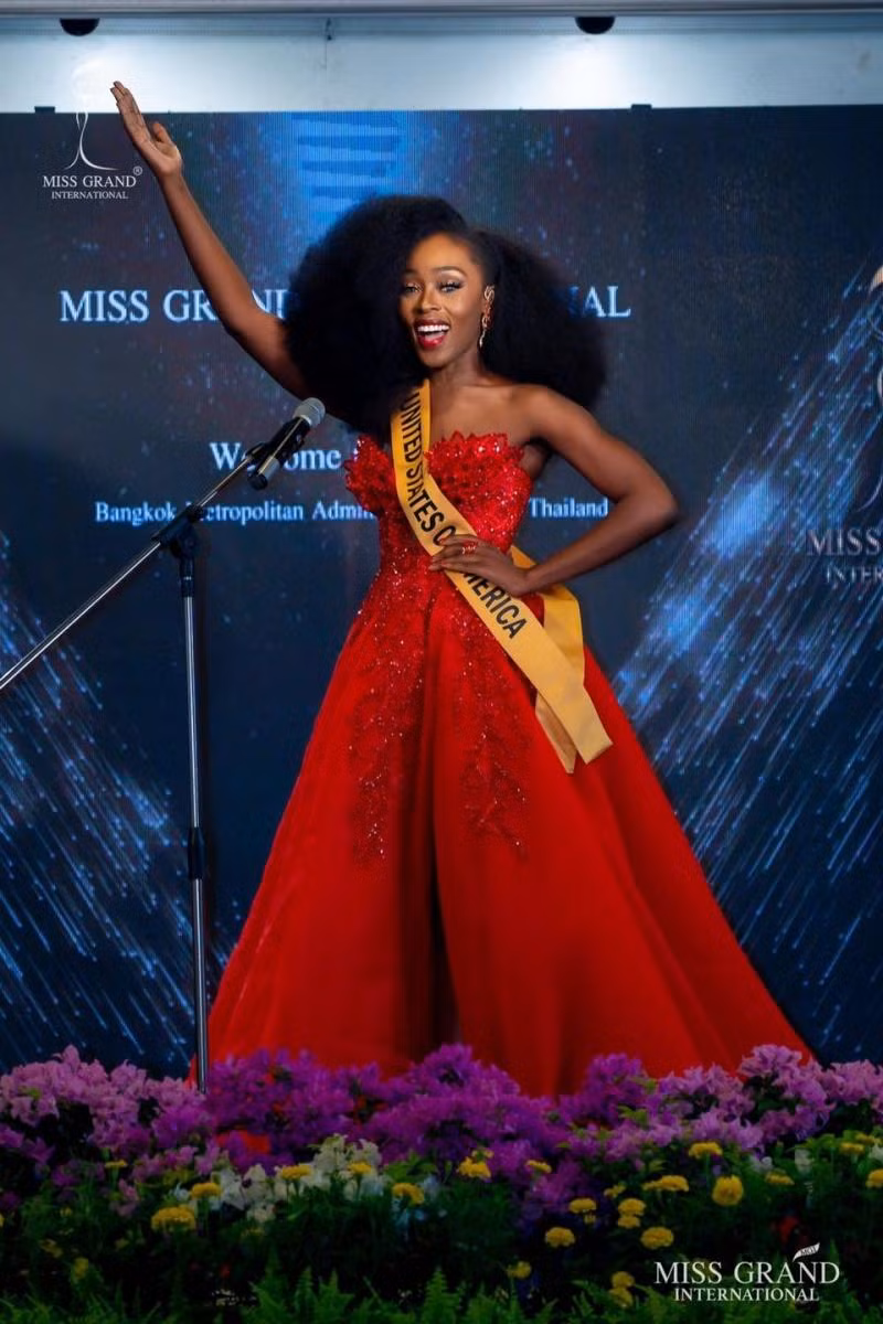 Evelyn tại buổi họp báo chào mừng các thí sinh của BTC Miss Grand International. Evelyn tại buổi họp báo chào mừng các thí sinh của BTC Miss Grand International.