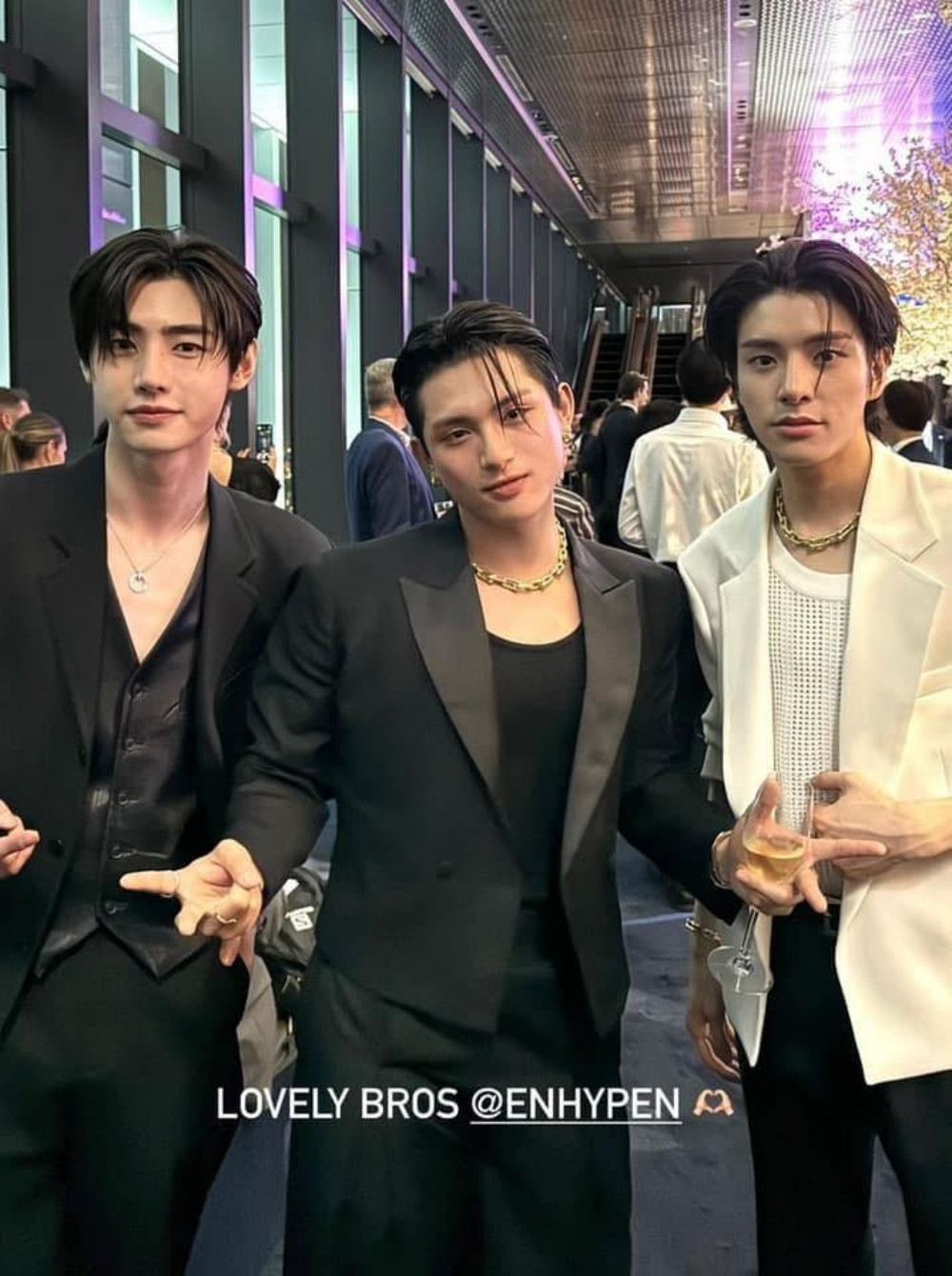 Min và Grey D cùng Seung Hoon và Jake (ENHYPEN).