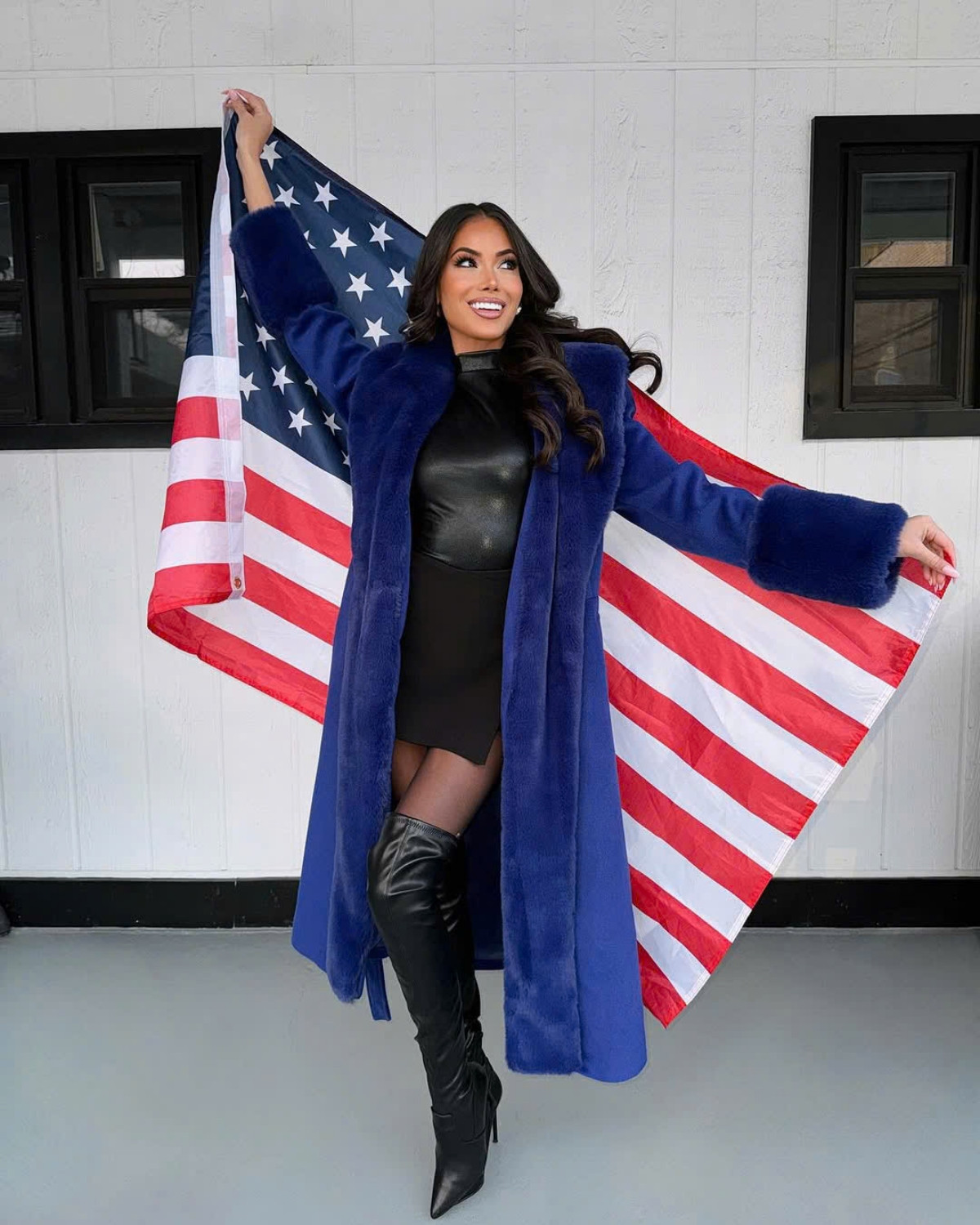 Miss Charm South Africa (Nam Phi) và Miss USA (Mỹ). Miss Charm South Africa (Nam Phi) và Miss USA (Mỹ).