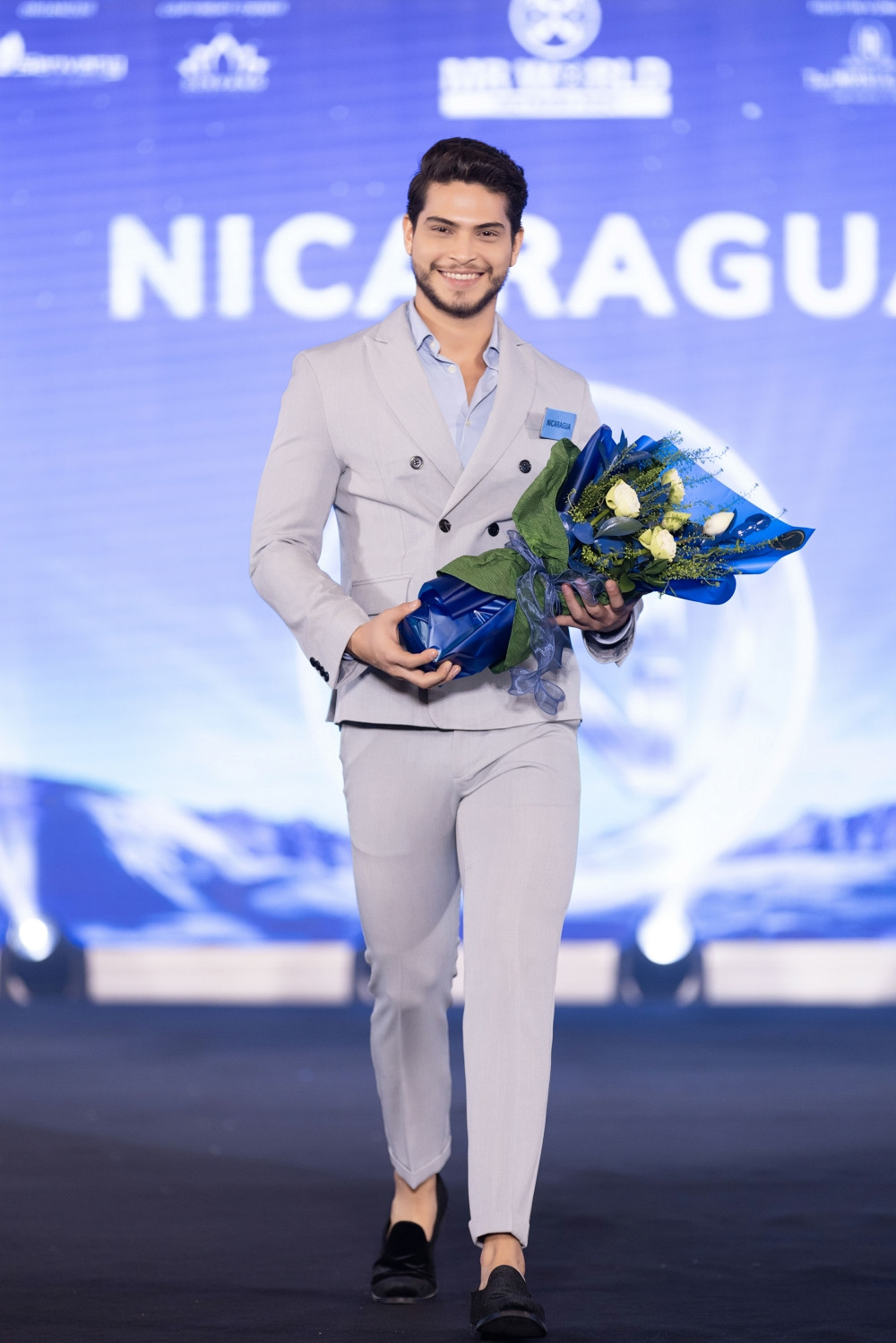 Nam vương Serbia và Nam vương Nicaragua. Nam vương Serbia và Nam vương Nicaragua.