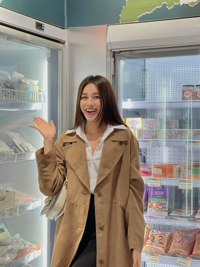 Hoa hậu Đỗ Thị Hà khoe cô đã đi chợ sắm không ít đồ Tết về cho gia đình Hoa hậu Đỗ Thị Hà khoe cô đã đi chợ sắm không ít đồ Tết về cho gia đình