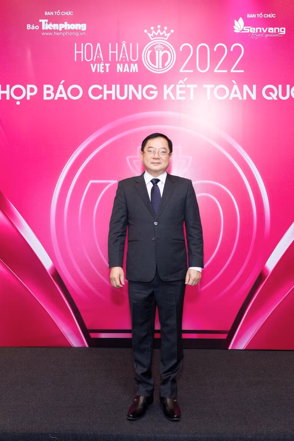 Nhà báo Lê Xuân Sơn, TBT báo Tiền Phong, Trưởng BTC, Trưởng BGK.