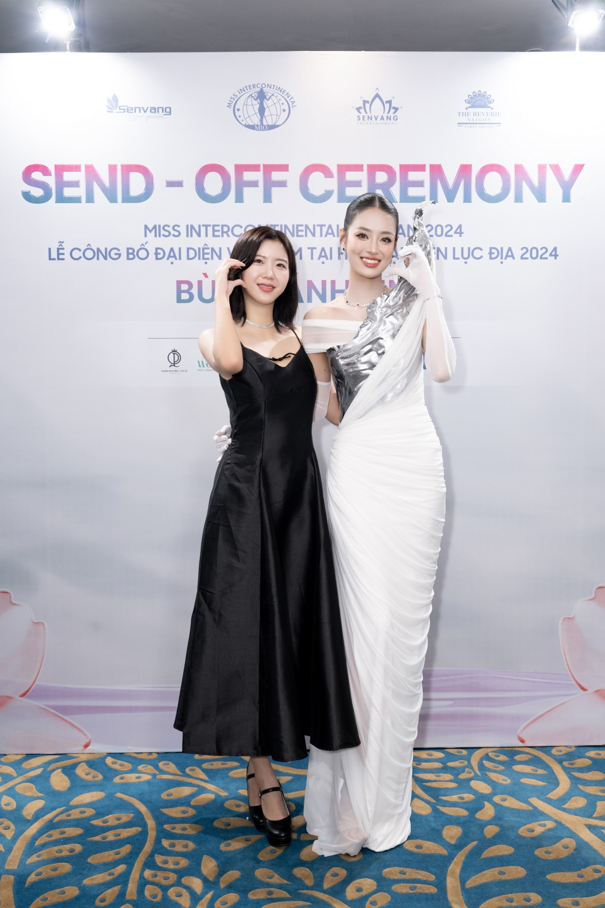 Từ trái sang phải: Yuna Vũ, Lee Rayeon và Lee Hooyeon. Từ trái sang phải: Yuna Vũ, Lee Rayeon và Lee Hooyeon.