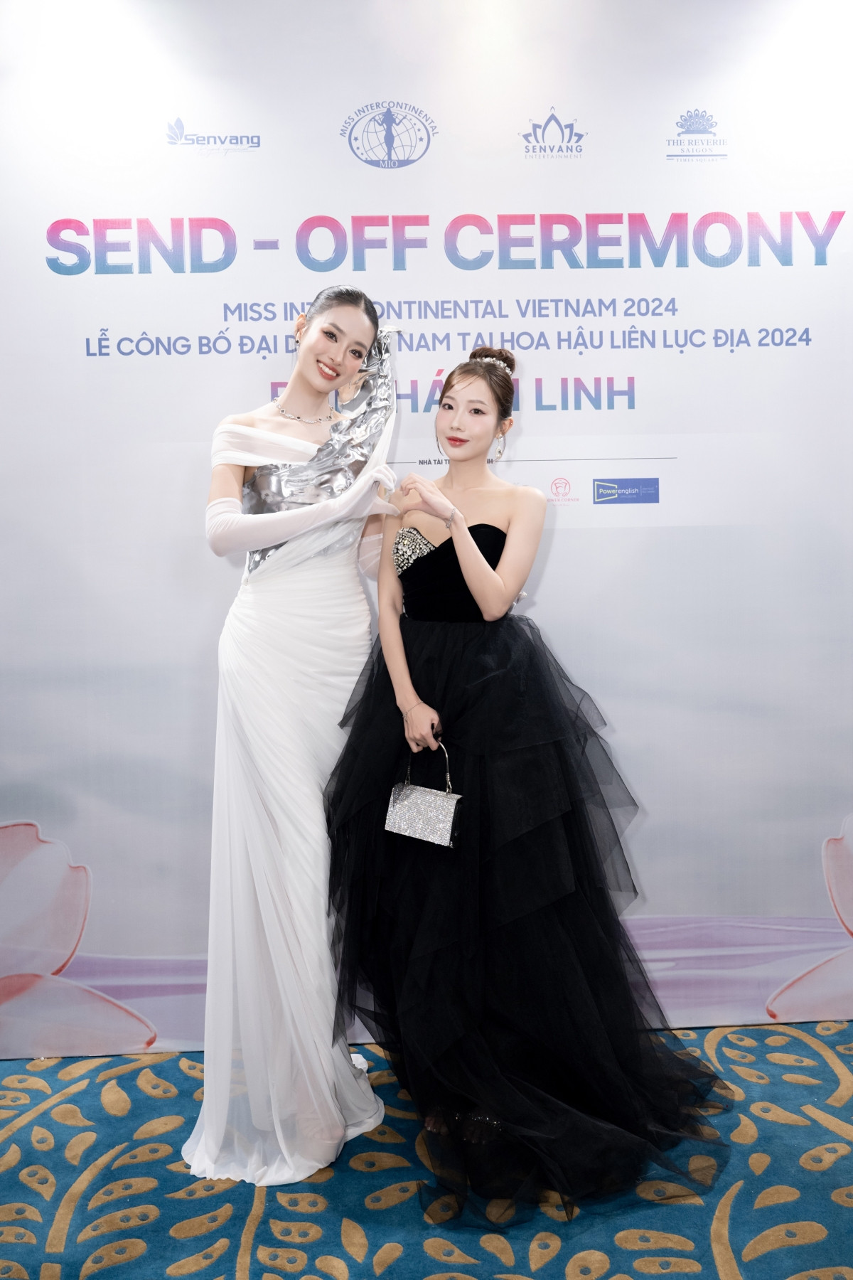 Từ trái sang phải: Yuna Vũ, Lee Rayeon và Lee Hooyeon. Từ trái sang phải: Yuna Vũ, Lee Rayeon và Lee Hooyeon.