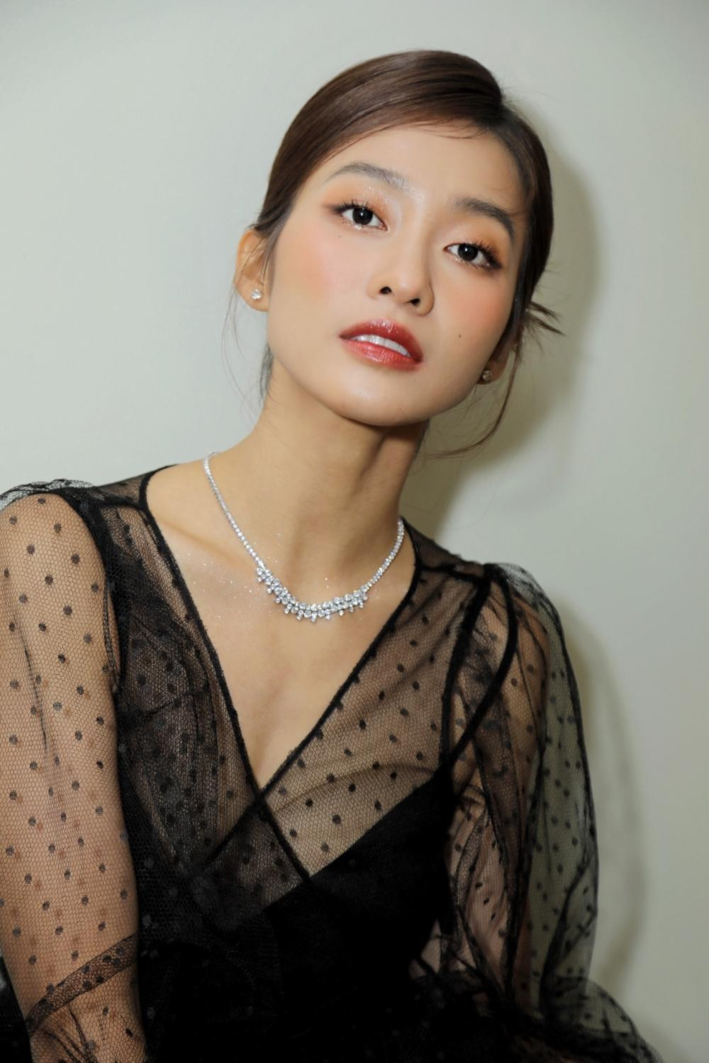 Khả Ngân gây trầm trồ với loạt ảnh chưa qua chỉnh sửa ở hậu trường VTV Awards 2021 ảnh 4