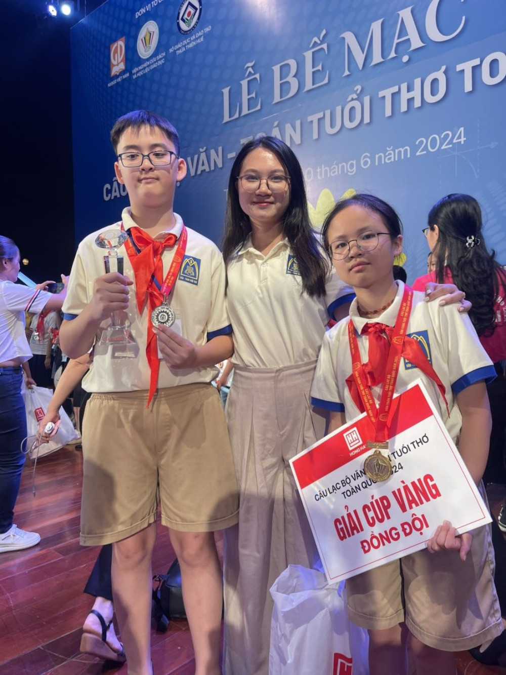 Học sinh Đào Thế Phong và Nguyễn Lê Như Ý của trường Tiểu học CLC Tràng An. Học sinh Đào Thế Phong và Nguyễn Lê Như Ý của trường Tiểu học CLC Tràng An.